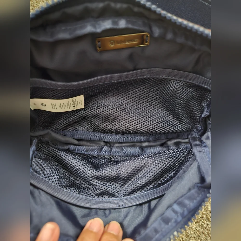 Lululemon everyday bag 1L - Picture 2 of 8